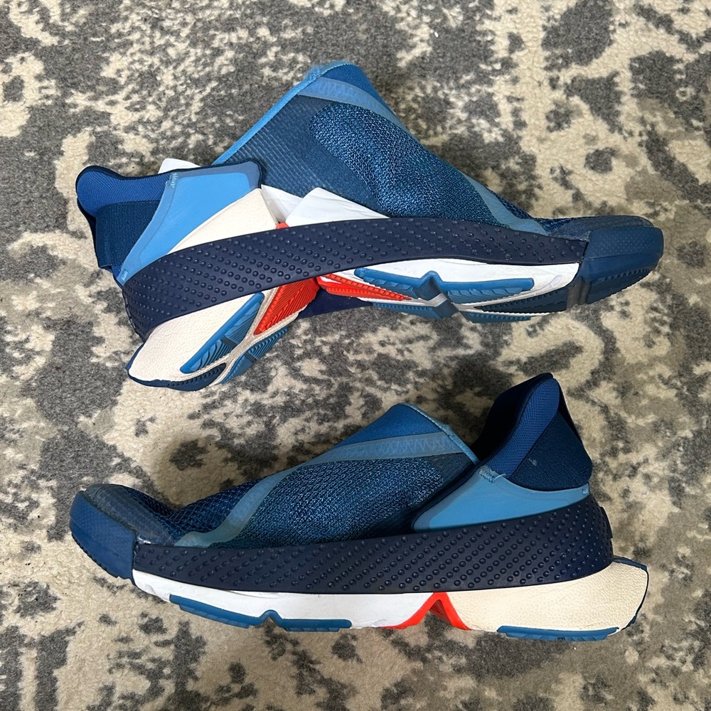 Nike FlyEase step-in sneakers